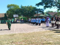 Gembleng Kedisiplinan, Babinsa Koramil 02/Paron Latih PBB Siswa MTsN 4 Ngawi