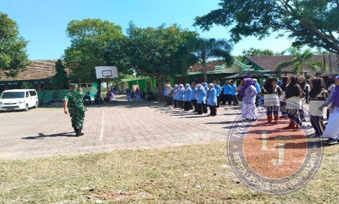 Gembleng Kedisiplinan, Babinsa Koramil 02/Paron Latih PBB Siswa MTsN 4 Ngawi