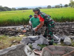 Setetes Air, Sejuta Harapan: Babinsa dan Warga Bergotong Royong Bangun Irigasi untuk Sawah Desa