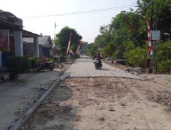 Pak Wakhid Senang, Paving Jalan Sudah Sampai Depan Rumah
