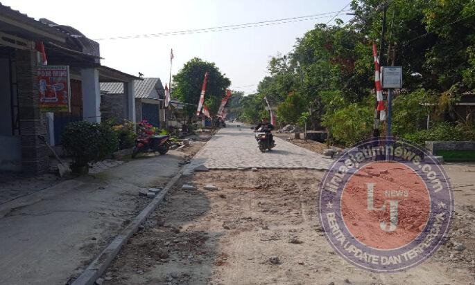Pak Wakhid Senang, Paving Jalan Sudah Sampai Depan Rumah