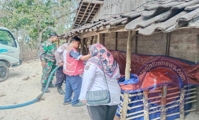 Peduli Kebutuhan Air Bersih, Babinsa Koramil Bringin Bantu Distribusi Air Bersih untuk Warga Desa Suruh