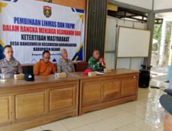 Babinsa Koramil Karanganyar Bersama Bhabinkamtibmas Berikan Pembinaan Kepada Linmas
