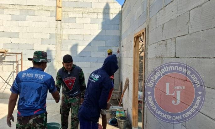 Kerjar Target Pembangunan Sasaran Fisik, SatgasTMMD dan Warga Bulu Lorke ut Plesteran RTLH milik Puguh