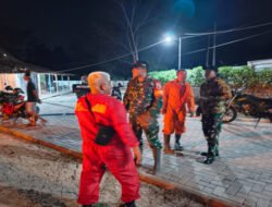 Aksi Sigap Babinsa Koramil 0801/01 Pacitan Padamkan Karhutla Bersama Tim Gabungan di Wilayahnya