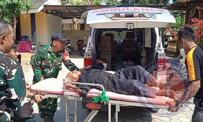 Warga Susah Berjalan, Babinsa TMMD 129 Bulu Lor Berikan Bantuan