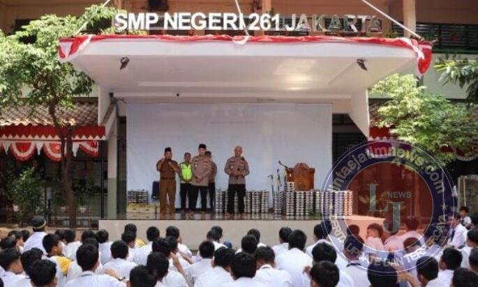 JJOS Police Goes To School, Kapolres Priok Ajak Pelajar SMPN 261 Muara Angke Jauhi Tawuran dan Narkoba