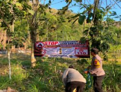 Polres Blitar Kota Edukasi Warga dan Pasang Banner Cegah Karhutla di Lereng Gunung Pegat