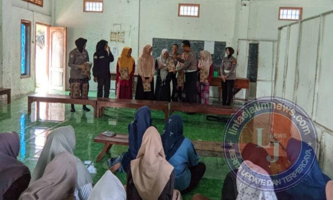 Polwan Polres Ngawi Gandeng Da’i Kamtibmas Edukasi Santri Cegah Perilaku Kekerasan