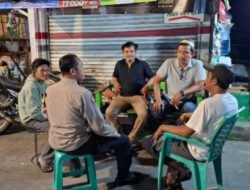 JJOS Jaga Kamtibmas di Muara Angke, Bhabinkamtibmas Sambangi Warga yang Laksanakan Siskamling