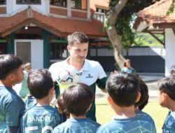 SD SAIM Menggandeng Persebaya Academy dan Surya Naga Badminton Club