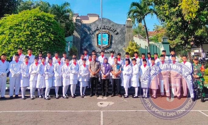 Babinsa Hadiri Pengukuhan dan Pelantikan PASKIBRA SMKN 08/Surakarta