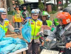 Jumat Peduli, Polda Metro Jaya Pererat Silaturahmi dengan Pengemudi Ojol