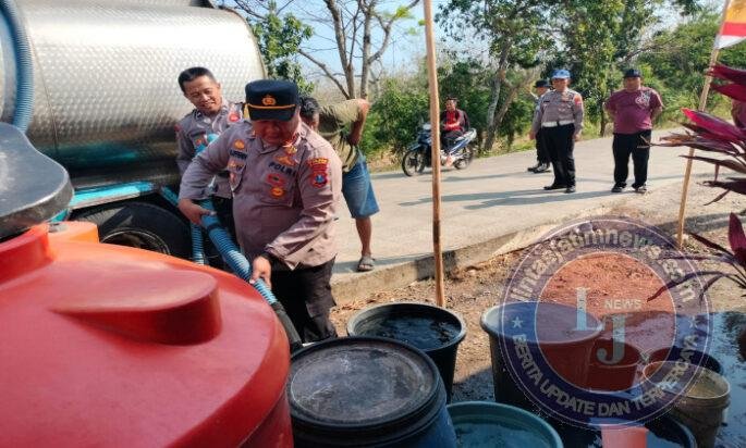 Polres Ponorogo Hadir Bawa Harapan Saat Kemarau Panjang, Salurkan 16 Ribu Liter Air Bersih untuk Warga Karangpatihan