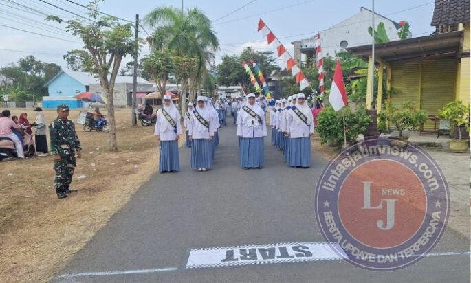TNI-Polri Amankan Lomba Gerak Jalan HUT Ke-81 RI di Gandusari