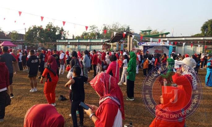 Jalan Sehat Semarak HUT RI Ke 81, Babinsa Koramil 0801/11 Donorojo Terjun Amankan Pengamanan Route