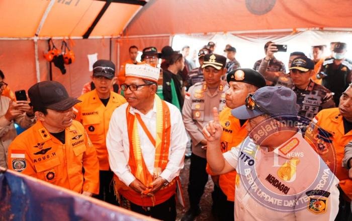 Tinjau Lokasi Terparah, Mendagri Minta Pemda Percepat Pendataan Dampak Gempa