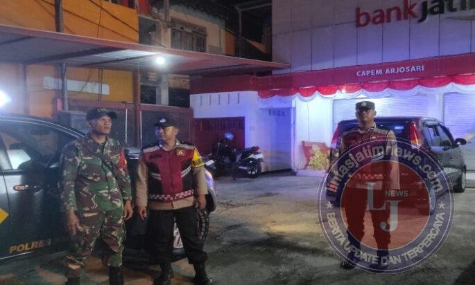 Tingkatkan Keamanan Wilayah, Anggota Koramil Jajaran Kodim 0801/Pacitan Gelar Patroli Rutin