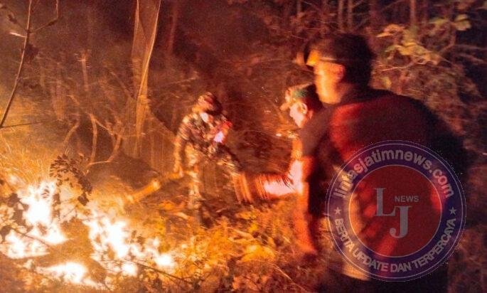 TNI-Polri dan BPBD Padamkan Kebakaran Hutan 3,5 Hektare di Trenggalek