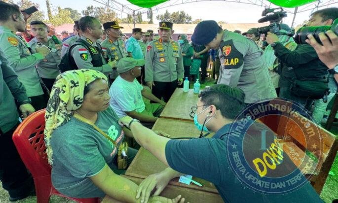 Polri Perkuat Penanganan Gempa NTT, Kapolri Tinjau Lokasi Terdampak dan Serahkan Bantuan