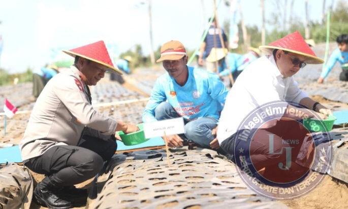 Dukung Swasembada Pangan, Polda Jatim dan Petani Tanam Bawang Putih Serentak