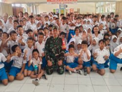 Tanamkan Cinta Tanah Air Sejak Dini, Babinsa Mojosongo Berikan Wawasan Kebangsaan ke Siswa SDN 3