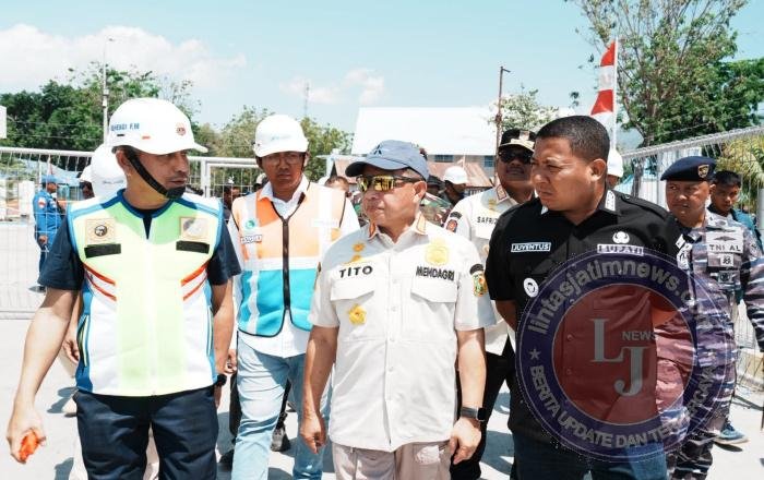 Tito Tinjau Lokasi Terdampak Gempa di Pelabuhan Laurentius Say Maumere