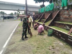 Jaga Kebersihan Ruang Publik, Babinsa Nusukan Bersama TKPK & Tim Saberling Kerja Bakti di Taman Cerdas