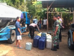 TNI-Polri dan Pemda Salurkan 6.000 Liter Air Bersih ke Warga Dongko