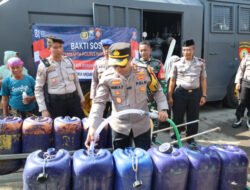 Peringati HUT ke-81 RI, Polres Pasuruan Kota Salurkan Air Bersih untuk Warga Pesisir