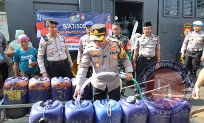 Peringati HUT ke-81 RI, Polres Pasuruan Kota Salurkan Air Bersih untuk Warga Pesisir