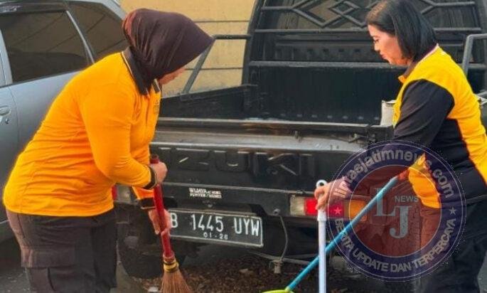 Semarak HUT Polwan ke-78, Polwan Polres Priok Gelar Bakti Kebersihan dan Anjangsana Purnawirawan