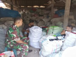 Musim Kemarau, Babinsa Ingatkan Pengusaha Rosok Waspada Kebakaran