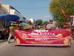 Ketika Pawai Budaya Menghidupkan Kampung, Babinsa Mejayan Kawal Semarak Bersih Desa dan HUT Ke-81 RI