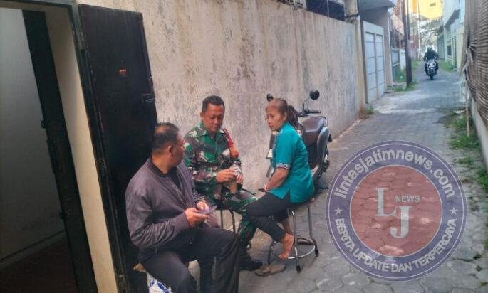 Bincang Santai Menjadi Cara Ampuh Babinsa Kemlayan Selalu Dekat dan Berinteraksi Langsung Dengan Warganya