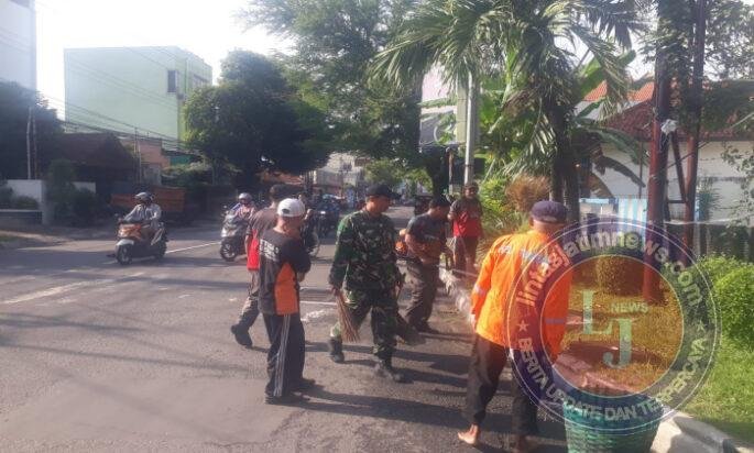 Babinsa Timuran Ajak Warga Kerja Bakti, Wujudkan Lingkungan Bersih dan Sehat