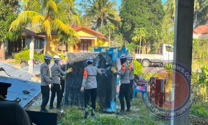 Bantu Warga Selamatkan Harta Benda, Personel SAR Korbrimob Bergerak ke Satar Padut