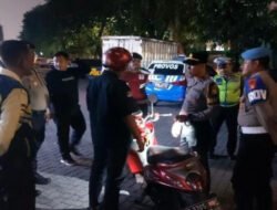 JJOS Patroli Cipta Kondisi Polres Pelabuhan Tanjung Priok Sasar Gangguan Kamtibmas, Periksa Kendaraan hingga Imbau Pengemudi Trailer
