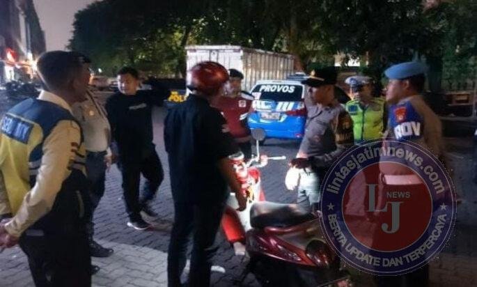 JJOS Patroli Cipta Kondisi Polres Pelabuhan Tanjung Priok Sasar Gangguan Kamtibmas, Periksa Kendaraan hingga Imbau Pengemudi Trailer