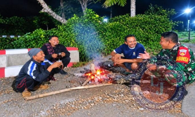 Babinsa Puhpelem Pererat Silaturahmi dan Komsos Bersama Warga