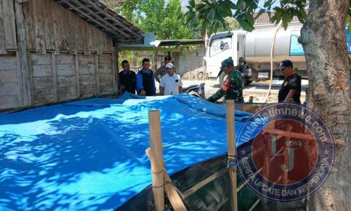 Peduli Warga di Pelosok, Babinsa Posramil Kasreman Kawal Distribusi Bantuan Air Bersih