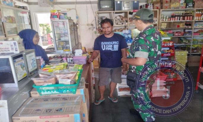 Monitoring Harga Sembako, Babinsa Kodim Ponorogo Blusukan Pasar