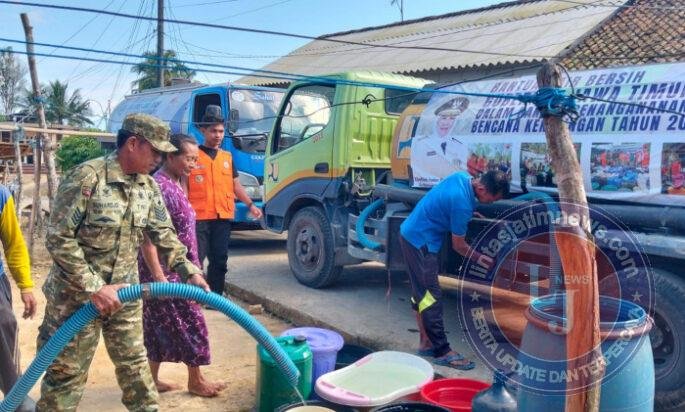 TNI-Polri dan BPBD Salurkan 24.000 Liter Air Bersih ke Warga Panggul