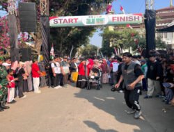Personel Kodim 0801/Pacitan Bersama Instansi Terkait Melaksanakan Pengamanan Jalan Sehat