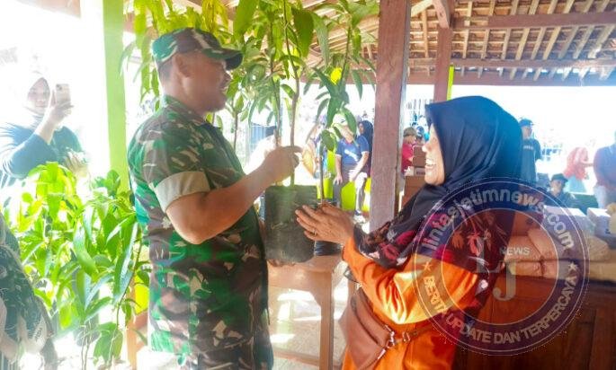 Babinsa Blumbang Hadirkan Cara Unik Rayakan HUT Warga, Sedekah Pohon untuk Lingkungan dan Kebersamaan