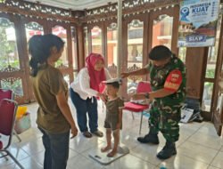 Peran Serta Babinsa Kratonan Dalam Kegiatan Posyandu