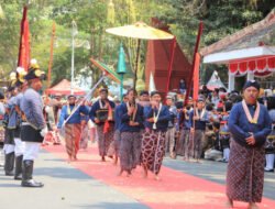 Dandim Trenggalek Bersama Forkopimda Ikuti Kirab Pusaka Hari Jadi ke-832