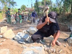 Sosrok Buatan Pak Gunung Berfungsi Efektif Merapikan Pasangan Batu Talud Jembatan Bibis