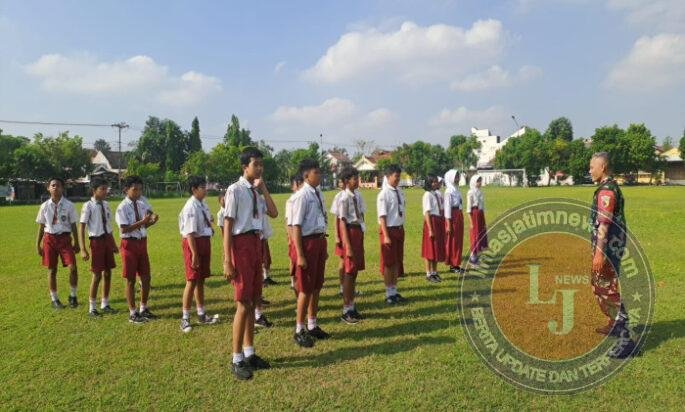 Tanamkan Disiplin Sejak Dini, Babinsa Dimong Bekali Siswa SDN 02 Dimong PBB dan Wawasan Kebangsaan