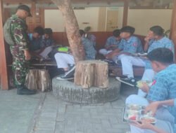 Dukung Generasi Sehat & Cerdas, Babinsa Karangasem Kawal Distribusi Makan Bergizi Gratis di SMPN 3 Surakarta